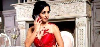 Мисис България Ана Иванова дарява усмивки на малчуга