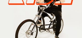 Алек Сандър показва превозни средства от цял свят в новото си видео „RIDE“