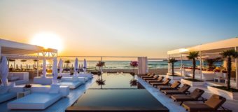 Bedroom Beach посреща Джулай морнинг с ексцентрично и бляскаво събитие до изгрев слънце