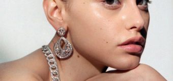 Ивелина Чоева грее от корицата на Vogue Украйна