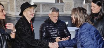 Щастливи усмивки под микроскоп