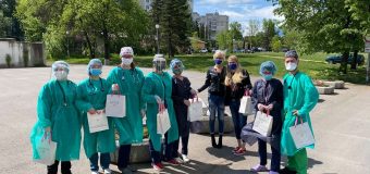Дони Чачова и Ива Екимова в подкрепа на медиците от първа линия