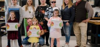 Впечатляващи готварски умения блеснаха в първия кулинарен конкурс „Порция баланс“ за деца и родители с нарушено зрение